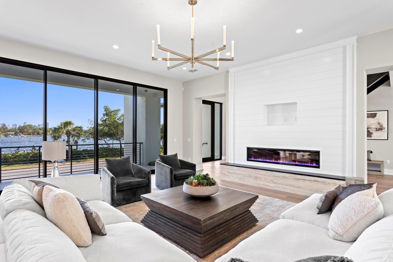 337 COFFEE POT DR NE, ST PETERSBURG, FL, 33704