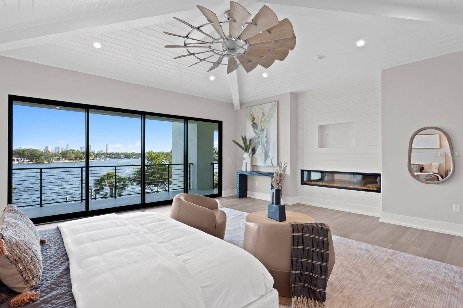 337 COFFEE POT DR NE, ST PETERSBURG, FL, 33704