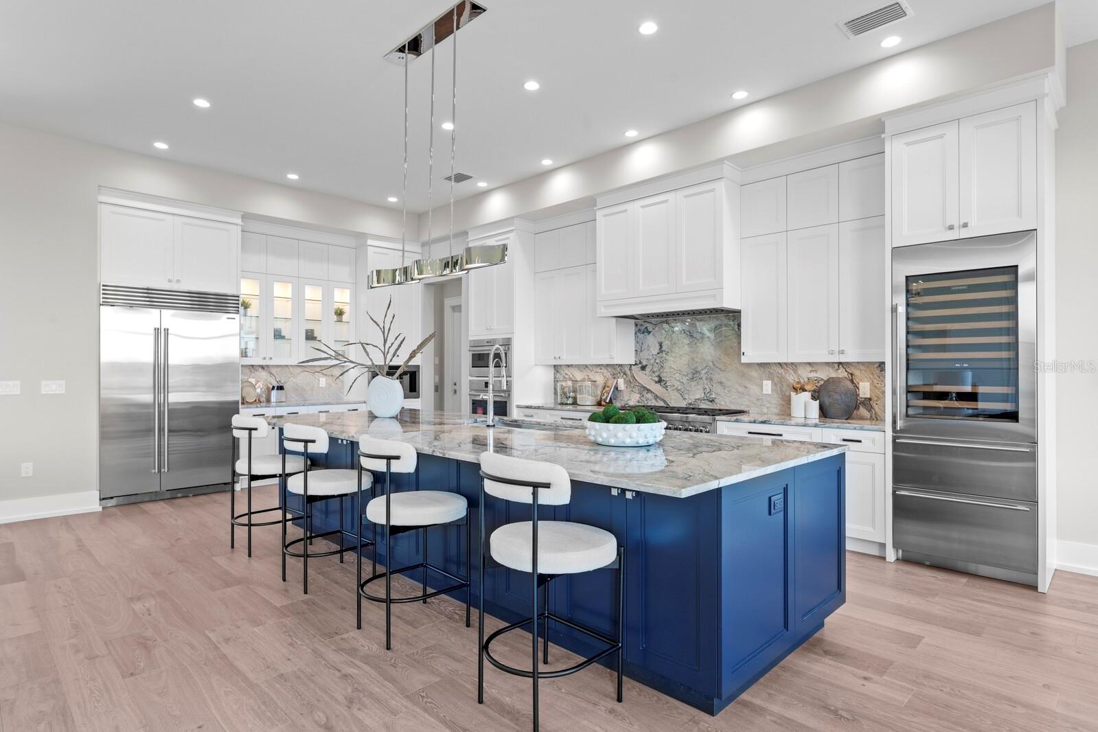 337 COFFEE POT DR NE, ST PETERSBURG, FL, 33704