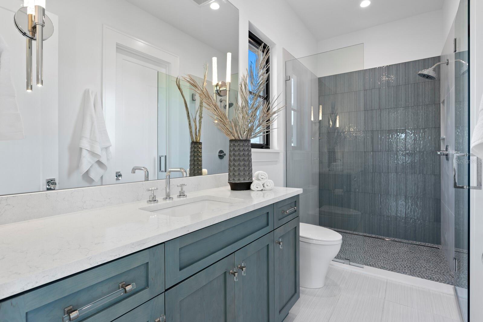 337 COFFEE POT DR NE, ST PETERSBURG, FL, 33704