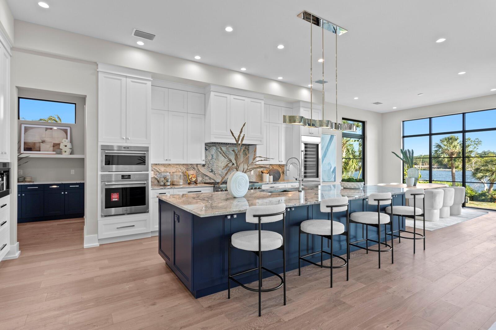 337 COFFEE POT DR NE, ST PETERSBURG, FL, 33704