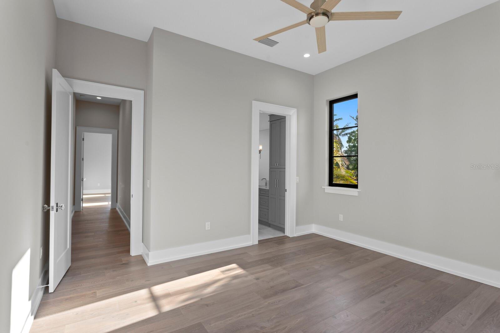 337 COFFEE POT DR NE, ST PETERSBURG, FL, 33704