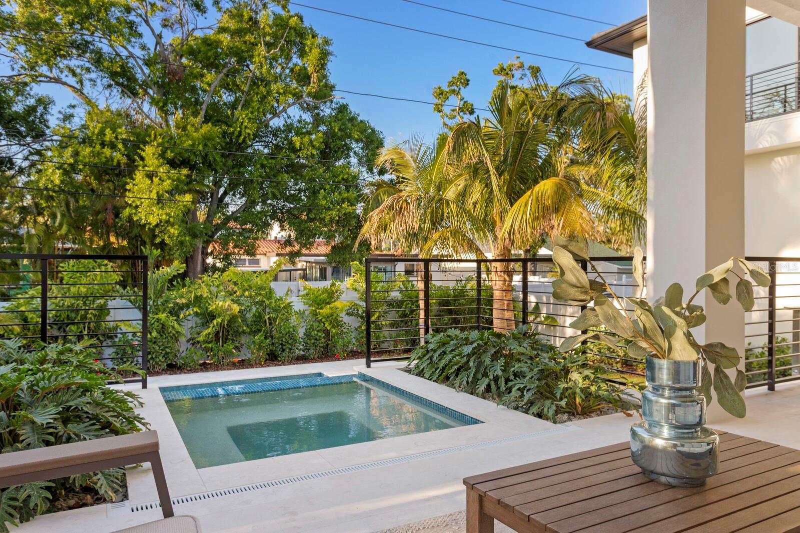 337 COFFEE POT DR NE, ST PETERSBURG, FL, 33704