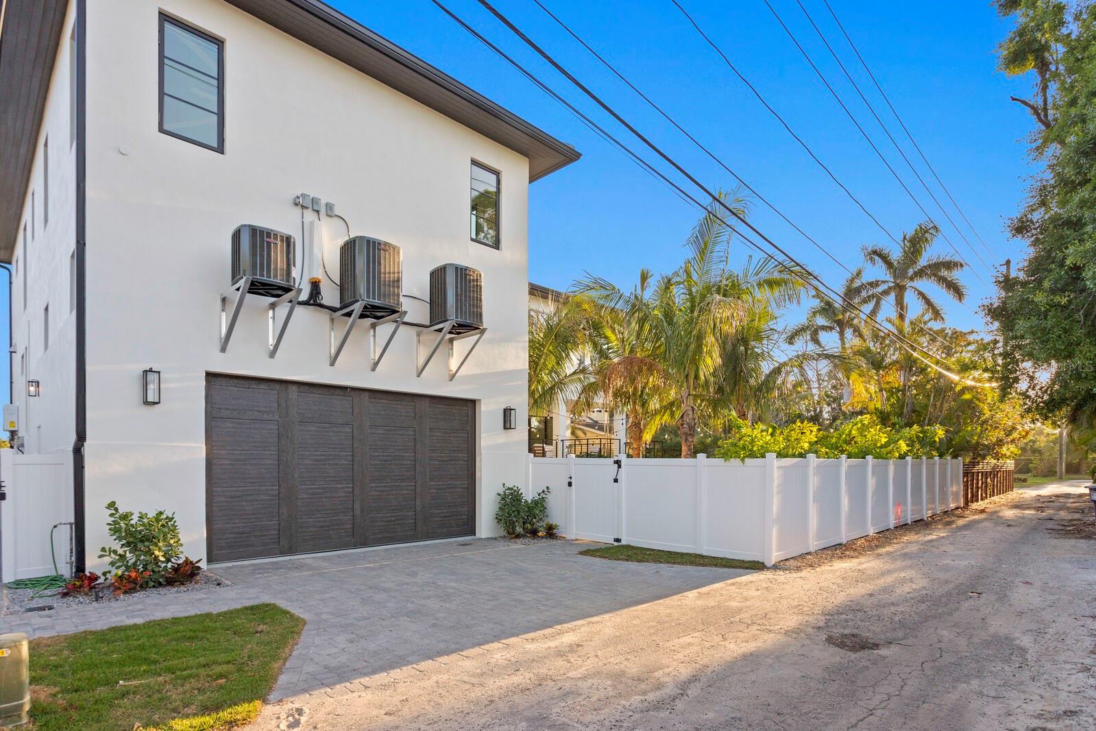 337 COFFEE POT DR NE, ST PETERSBURG, FL, 33704