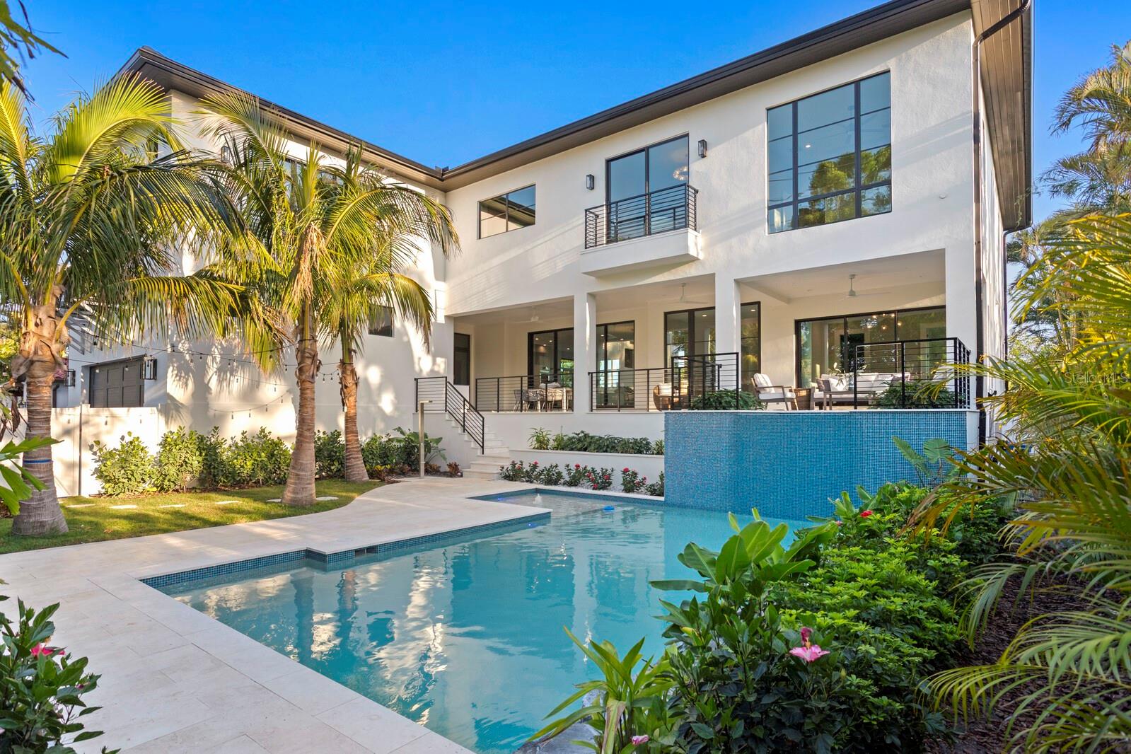 337 COFFEE POT DR NE, ST PETERSBURG, FL, 33704