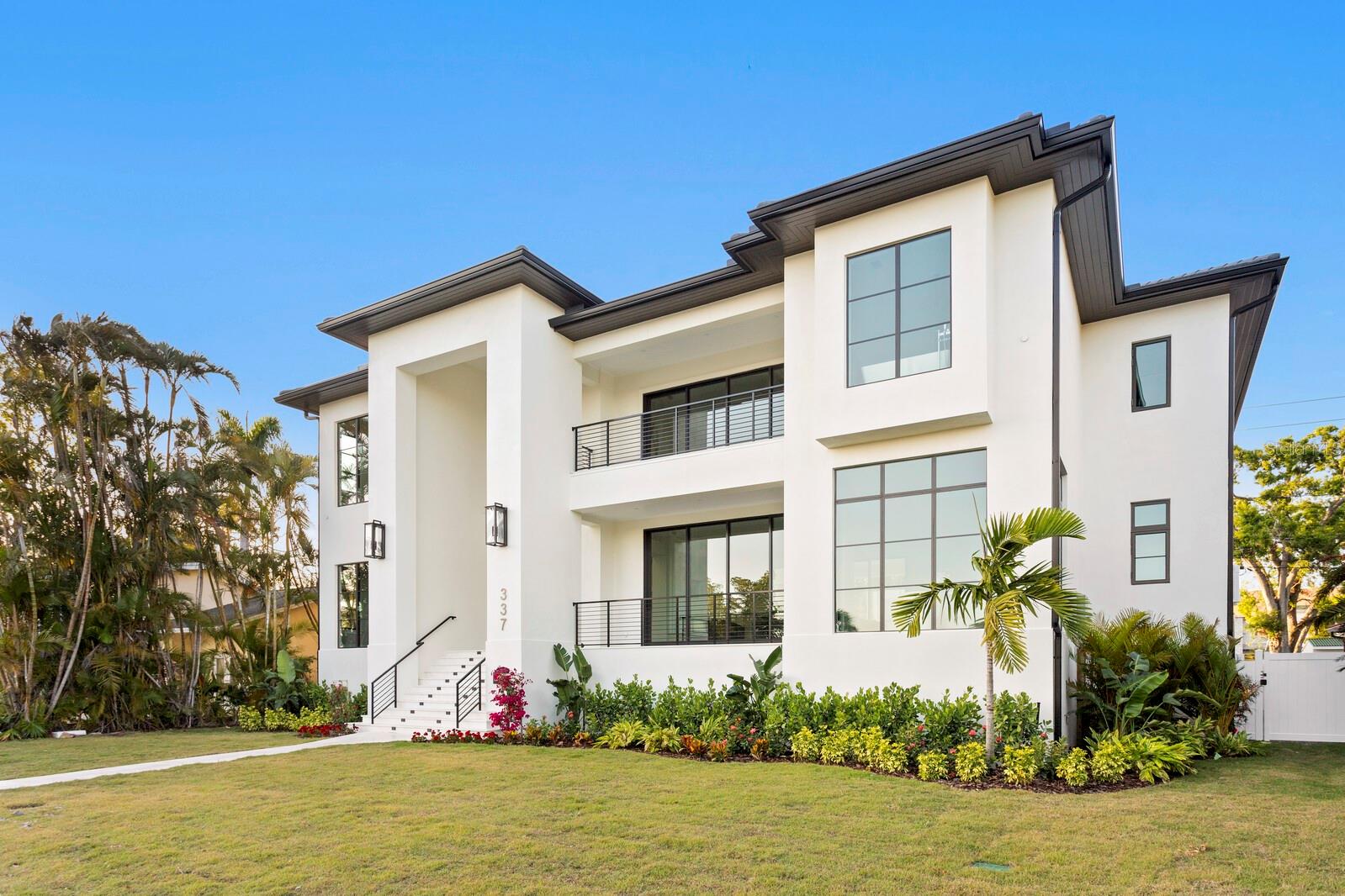 337 COFFEE POT DR NE, ST PETERSBURG, FL, 33704