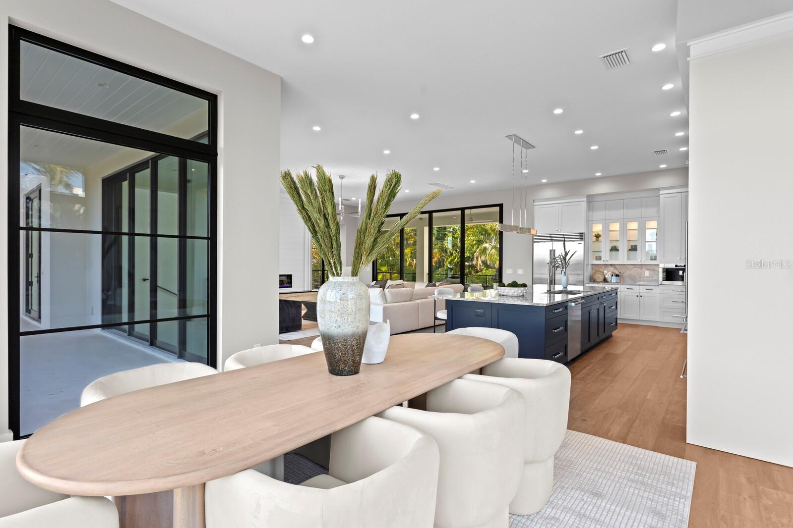 337 COFFEE POT DR NE, ST PETERSBURG, FL, 33704