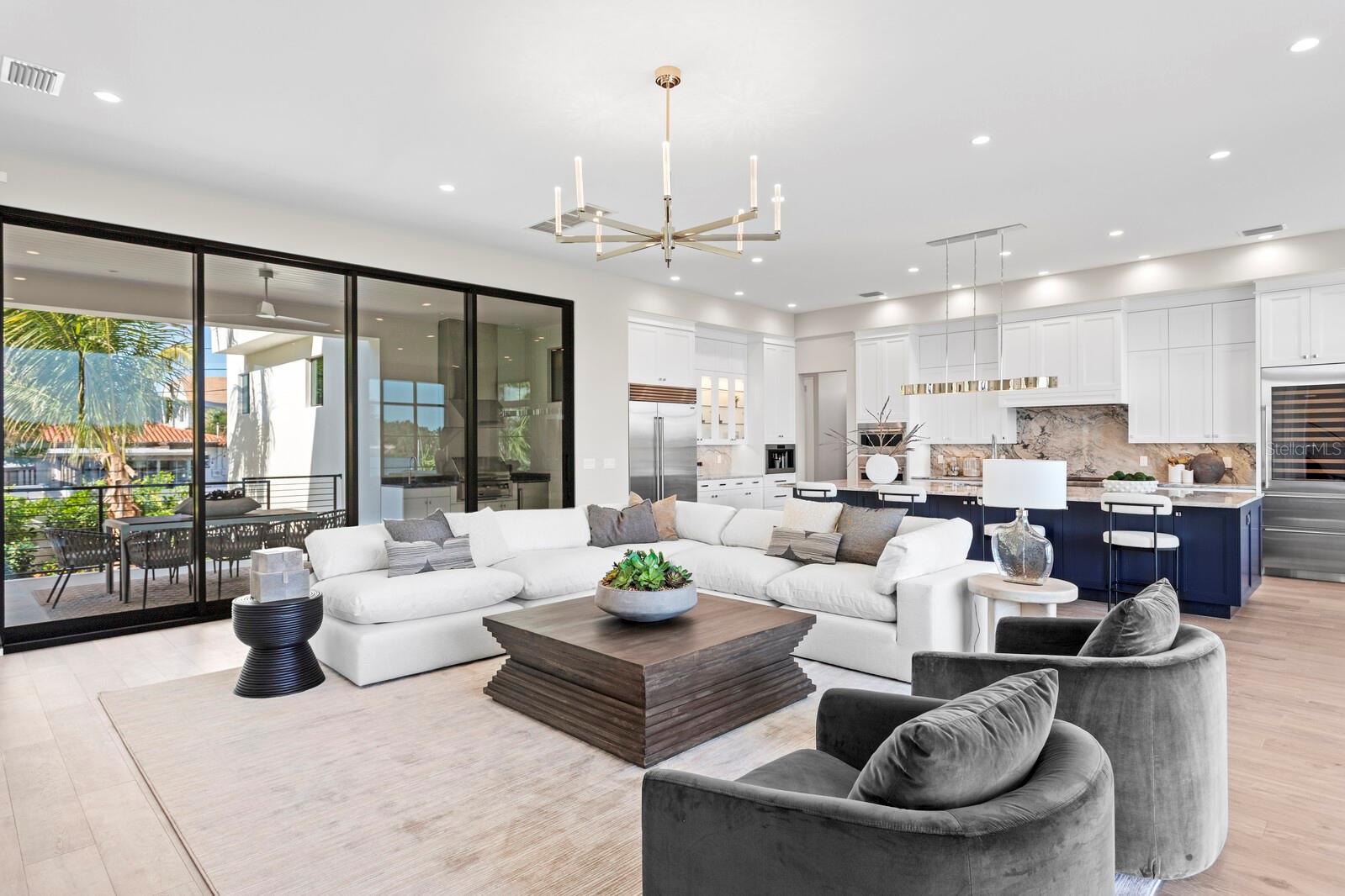 337 COFFEE POT DR NE, ST PETERSBURG, FL, 33704