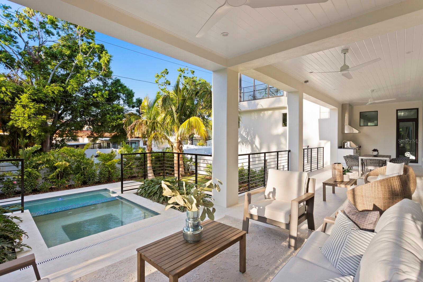 337 COFFEE POT DR NE, ST PETERSBURG, FL, 33704