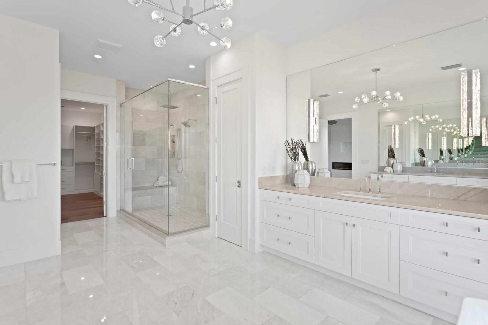 337 COFFEE POT DR NE, ST PETERSBURG, FL, 33704