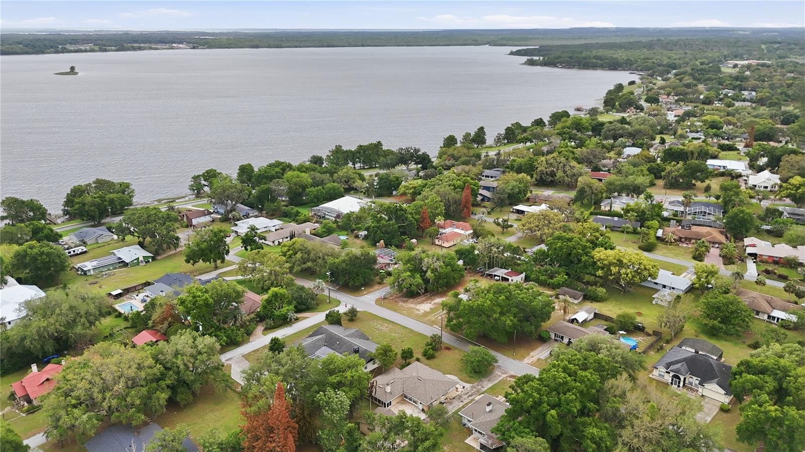 126 E MAGNOLIA AVE, HOWEY IN THE HILLS, FL, 34737