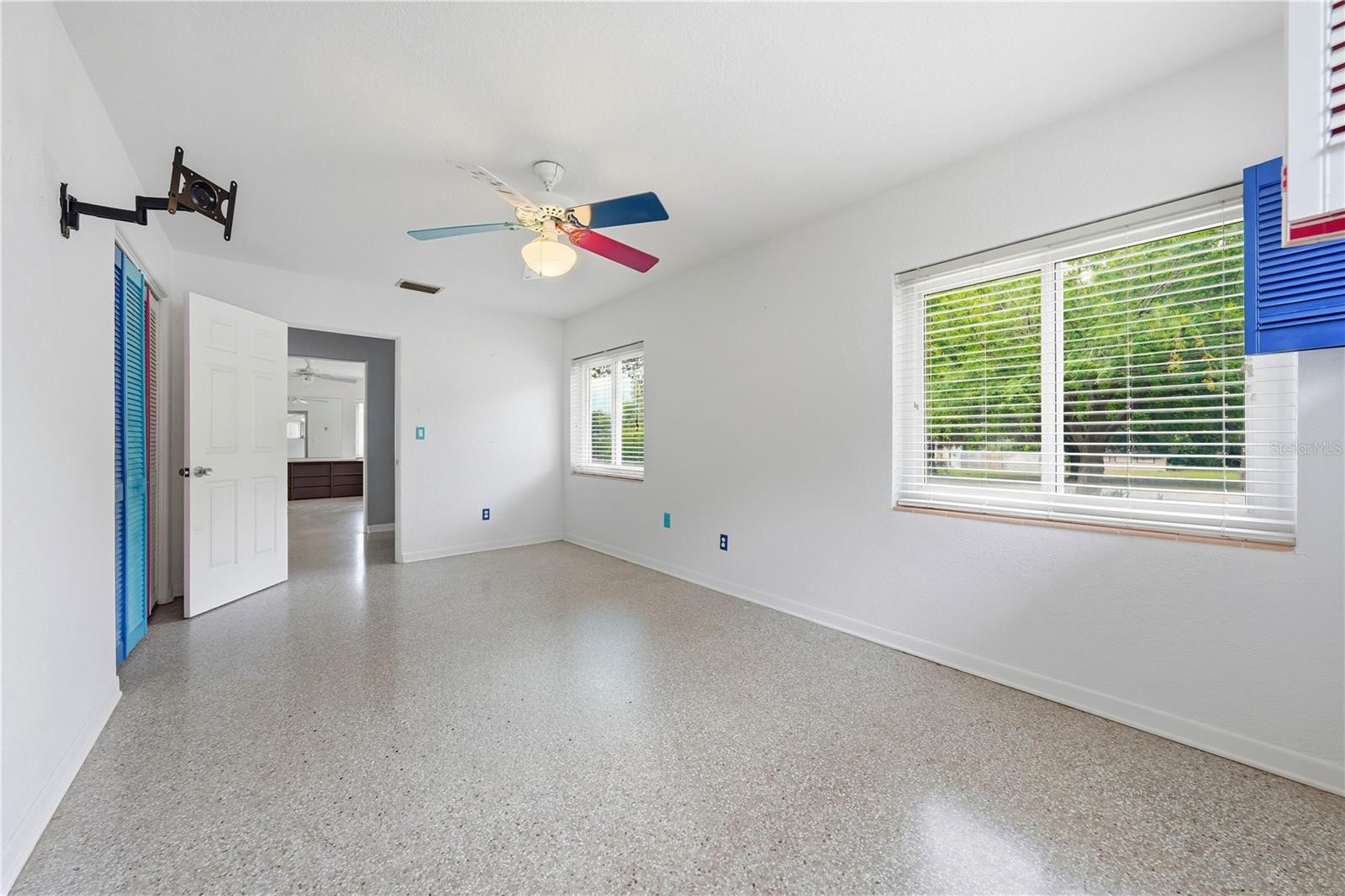 126 E MAGNOLIA AVE, HOWEY IN THE HILLS, FL, 34737