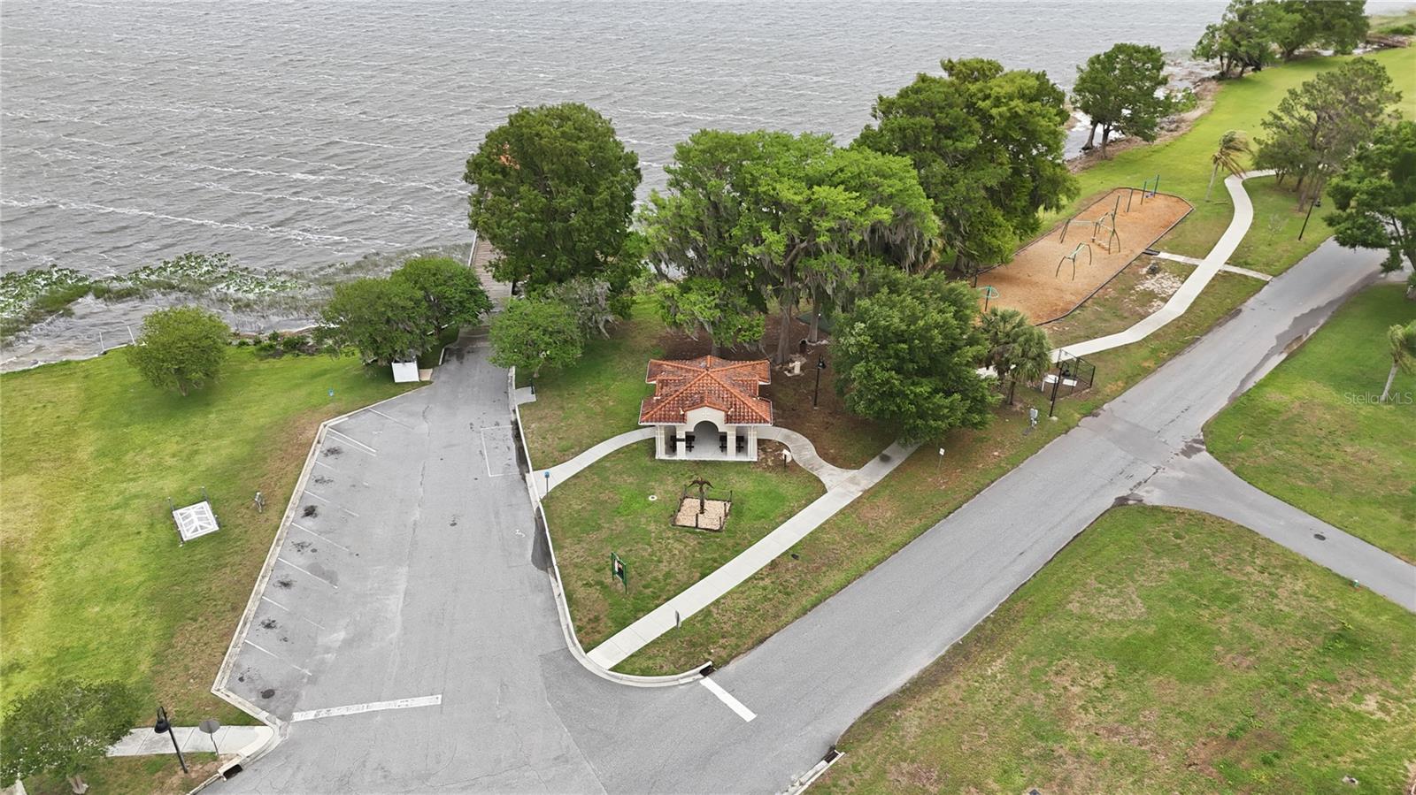 126 E MAGNOLIA AVE, HOWEY IN THE HILLS, FL, 34737