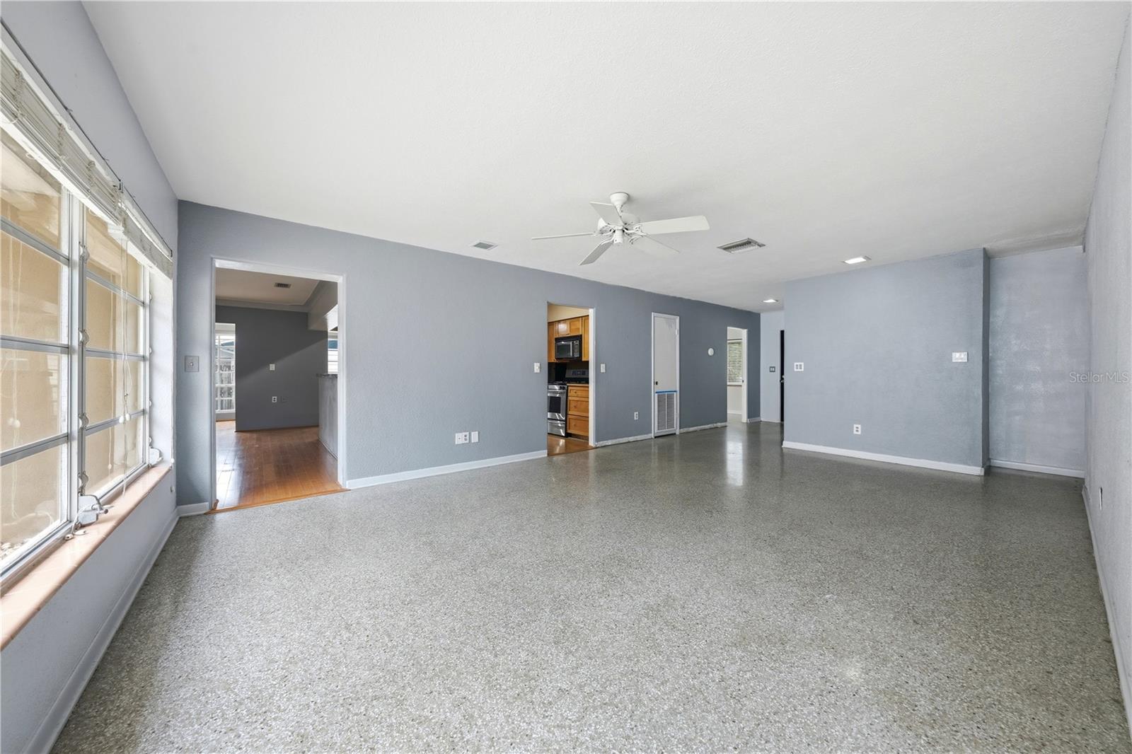 126 E MAGNOLIA AVE, HOWEY IN THE HILLS, FL, 34737