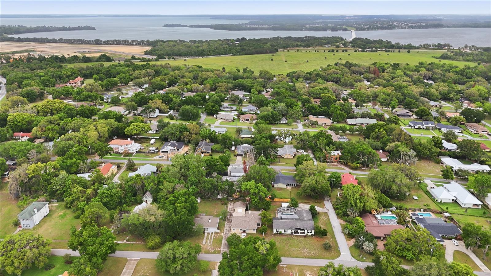 126 E MAGNOLIA AVE, HOWEY IN THE HILLS, FL, 34737