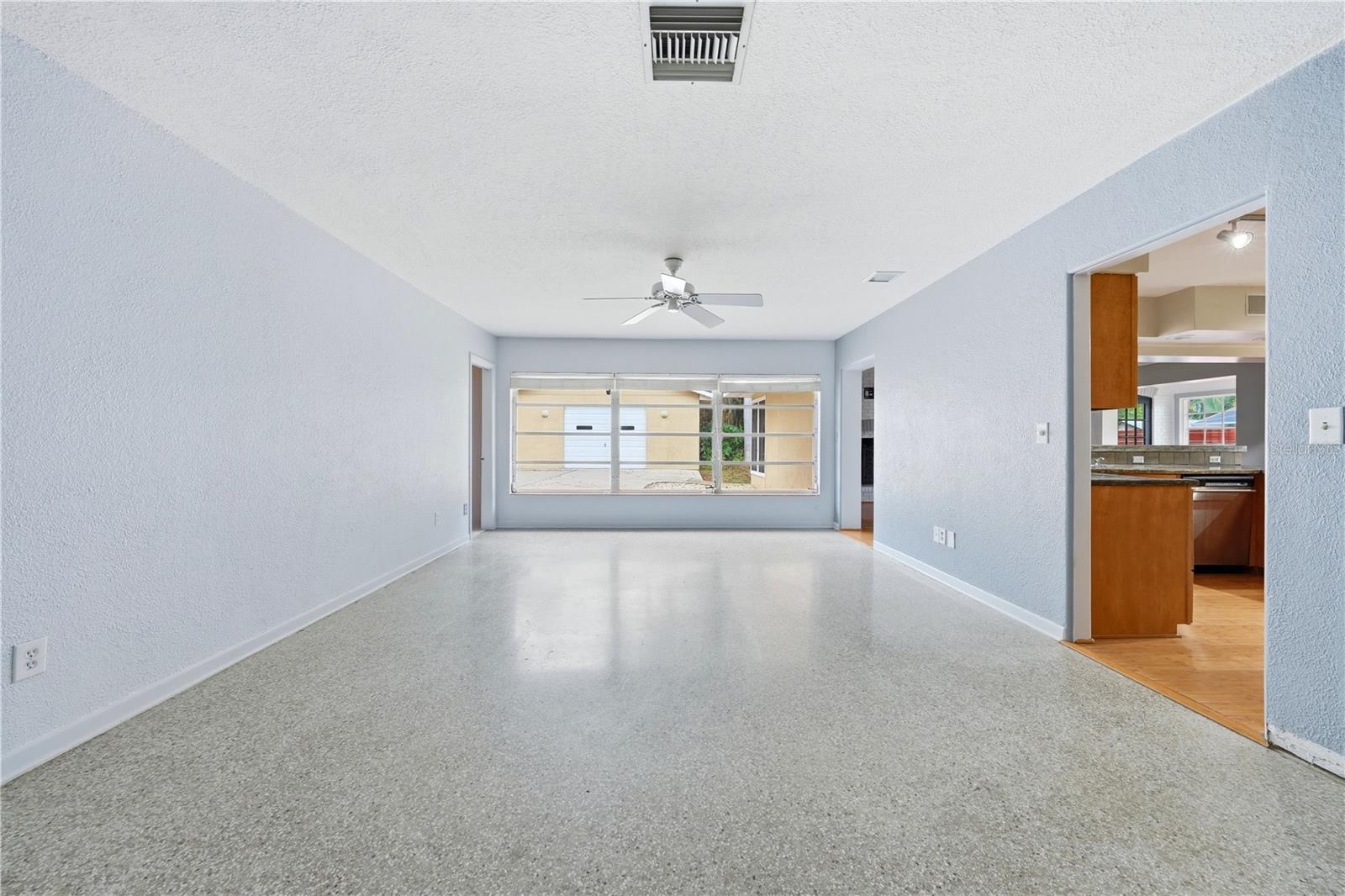 126 E MAGNOLIA AVE, HOWEY IN THE HILLS, FL, 34737