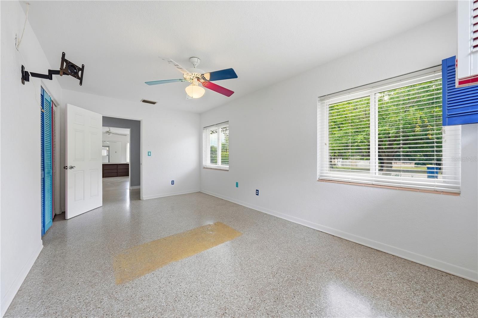 126 E MAGNOLIA AVE, HOWEY IN THE HILLS, FL, 34737