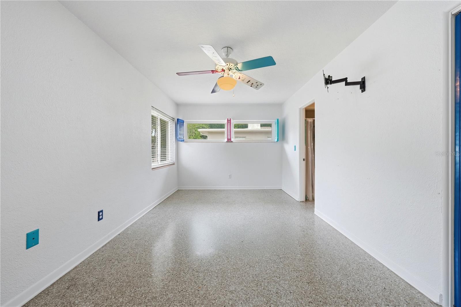 126 E MAGNOLIA AVE, HOWEY IN THE HILLS, FL, 34737