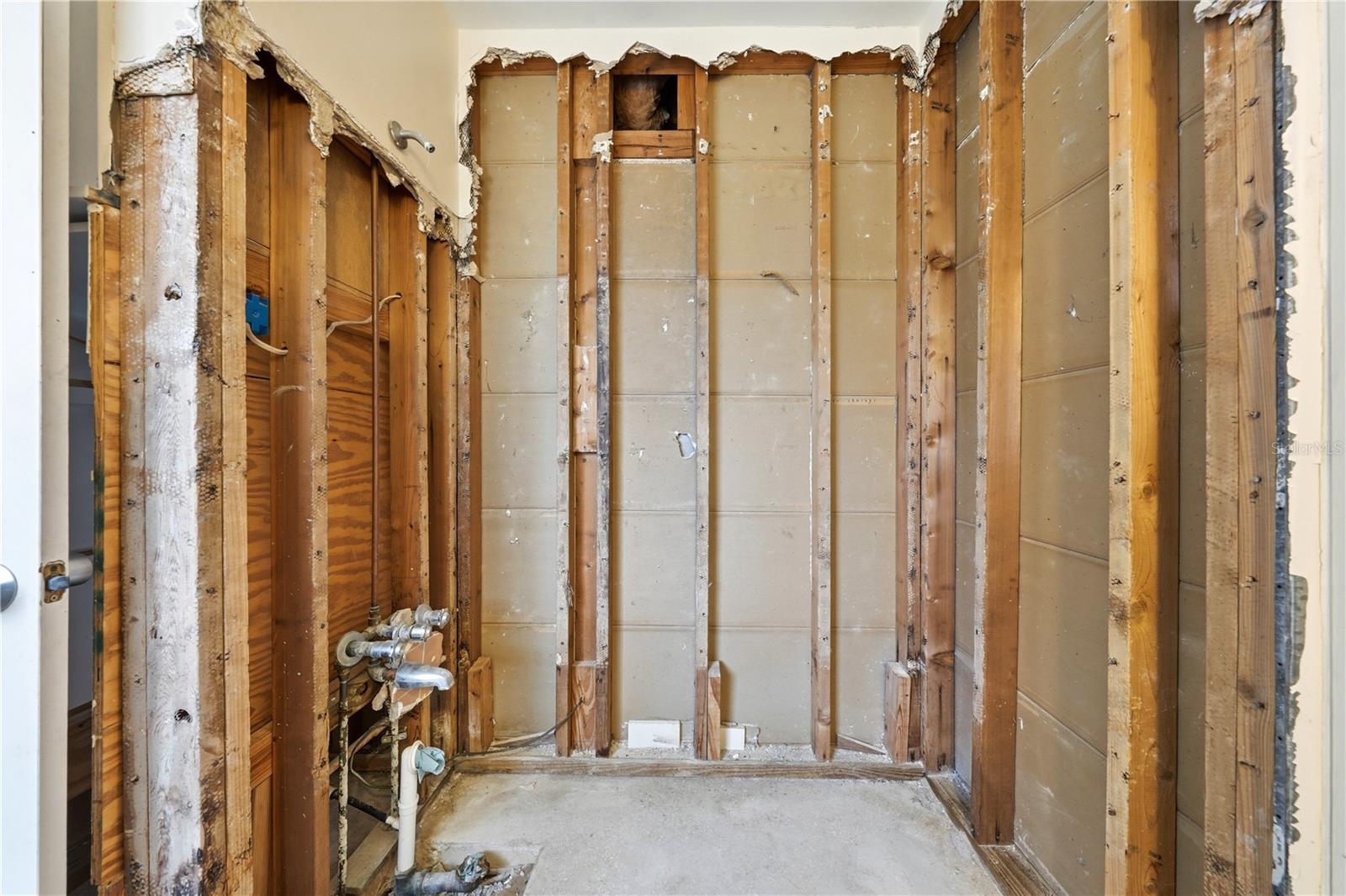 126 E MAGNOLIA AVE, HOWEY IN THE HILLS, FL, 34737