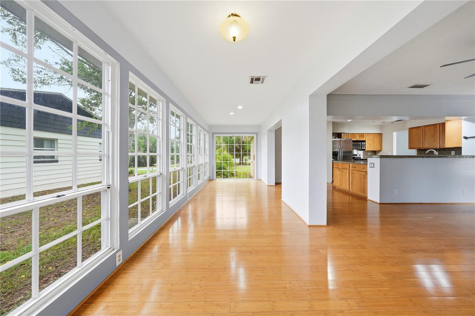 126 E MAGNOLIA AVE, HOWEY IN THE HILLS, FL, 34737