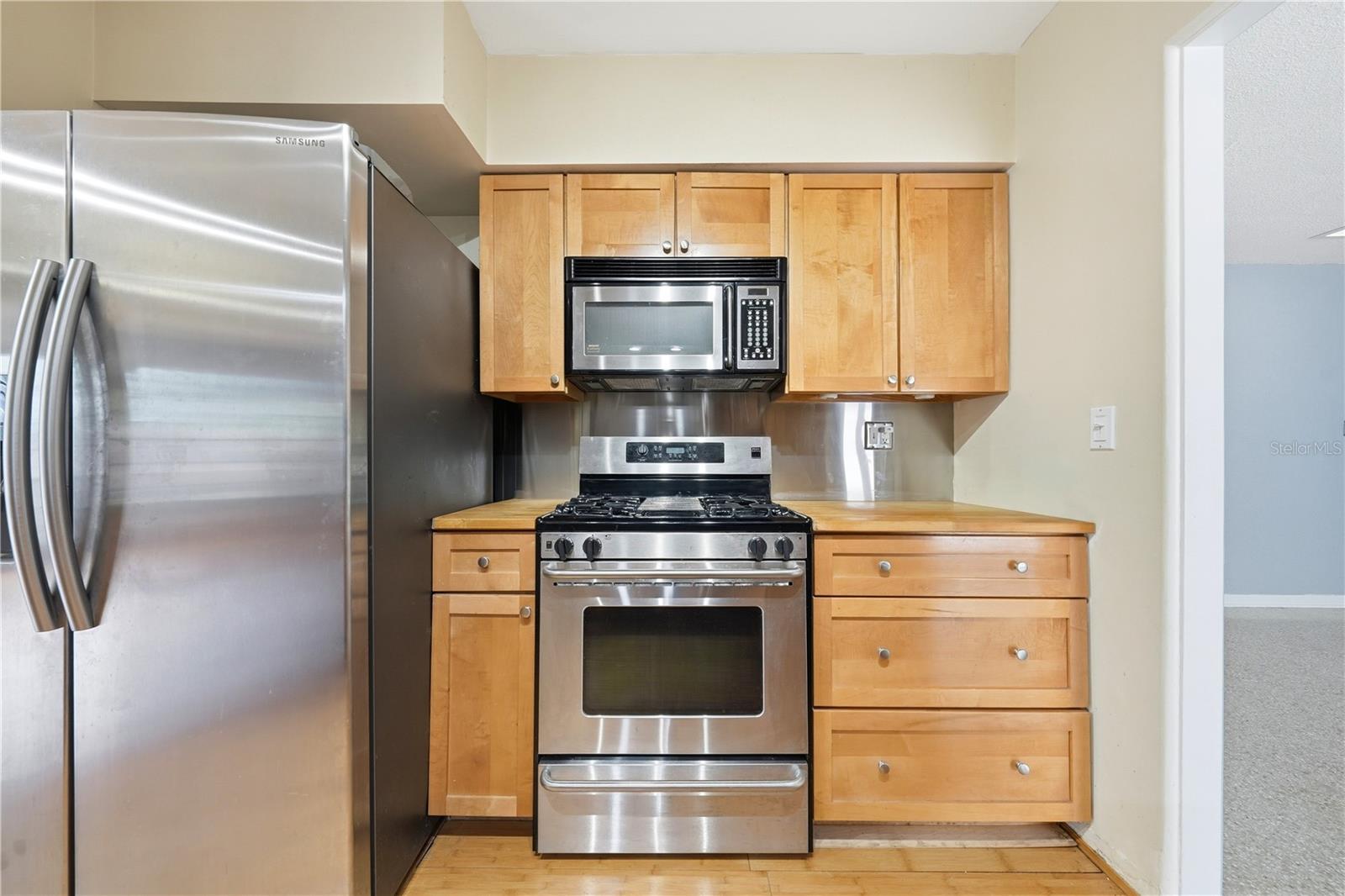 126 E MAGNOLIA AVE, HOWEY IN THE HILLS, FL, 34737