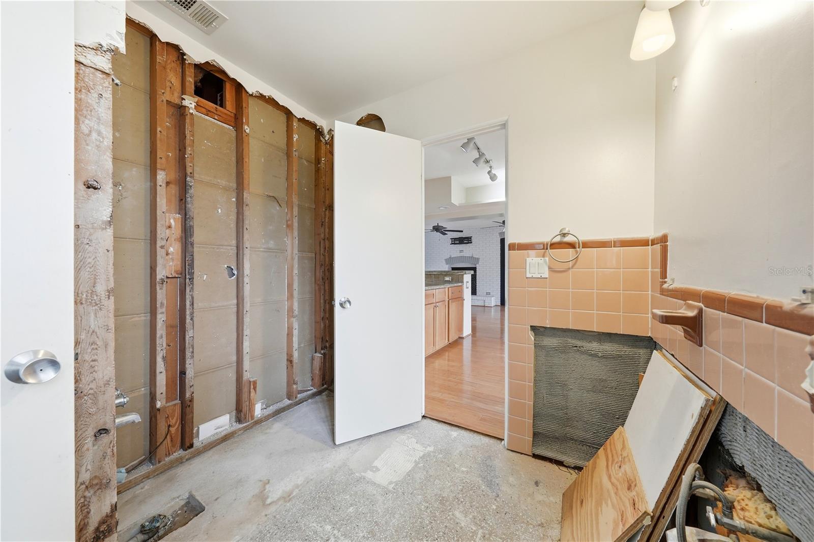 126 E MAGNOLIA AVE, HOWEY IN THE HILLS, FL, 34737