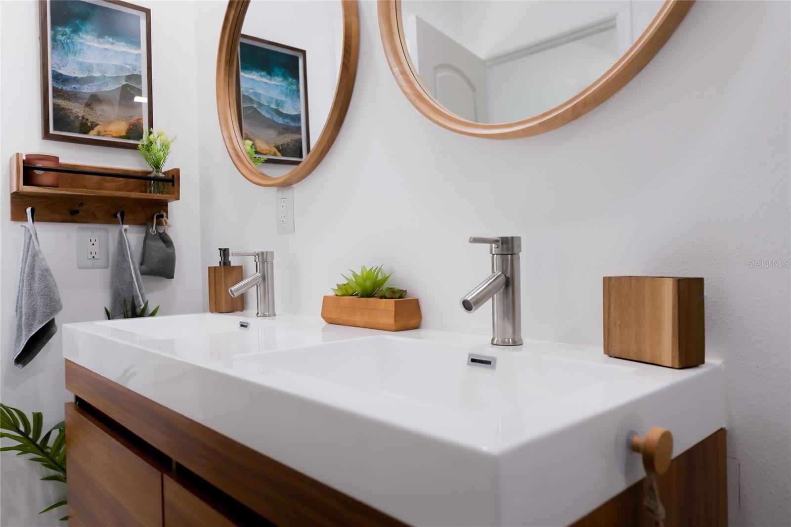 2436 CONSTITUTION BLVD, SARASOTA, FL, 34231