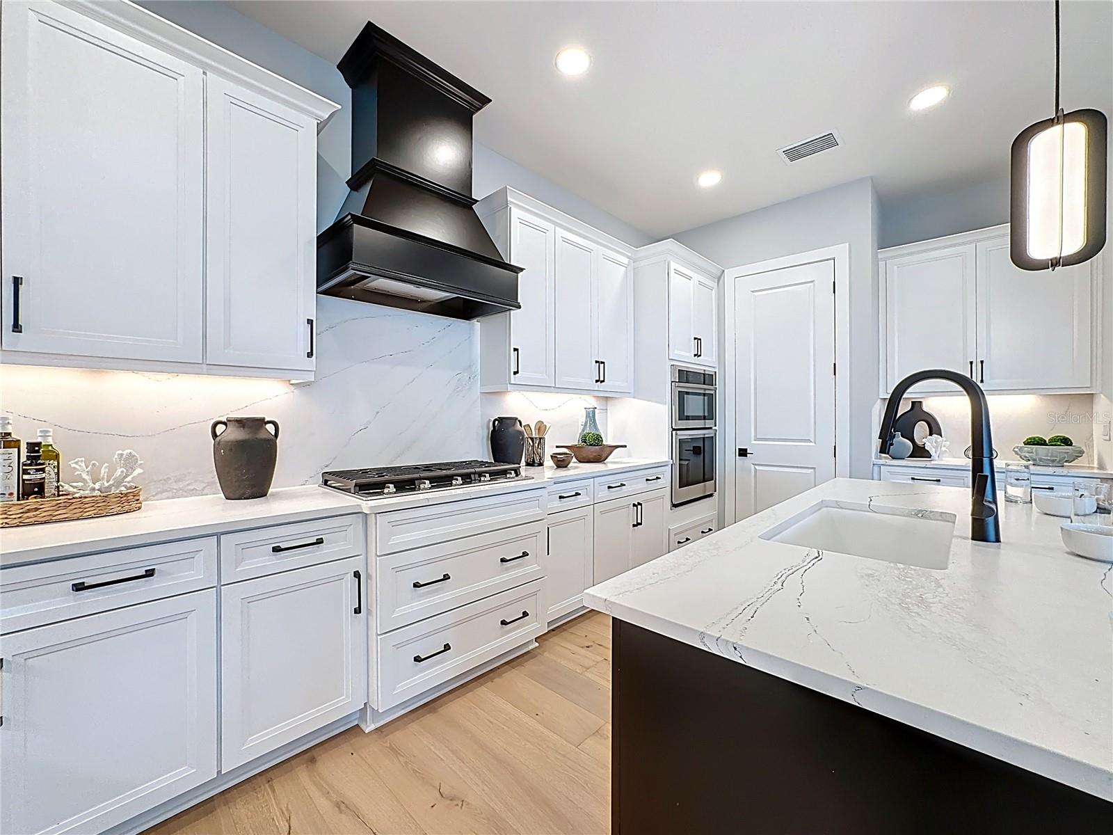 6105 WHITE MANGROVE LN, BRADENTON, FL, 34210