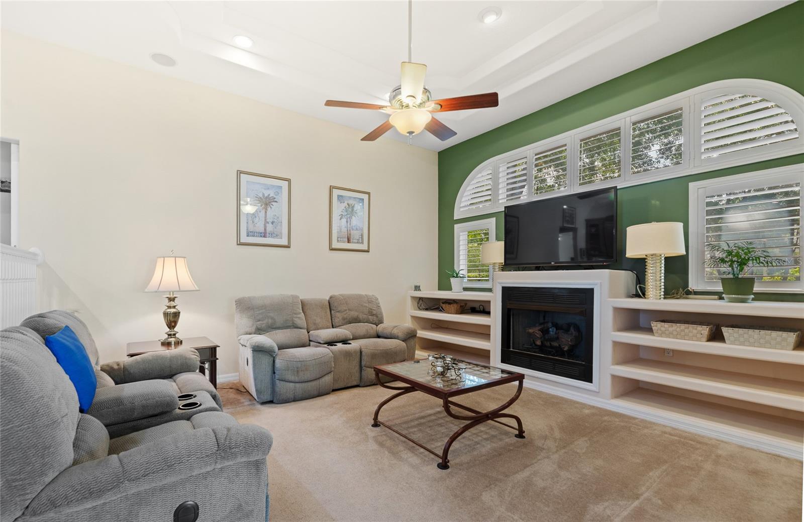 40 EDGEWATER DR, PALM COAST, FL, 32164