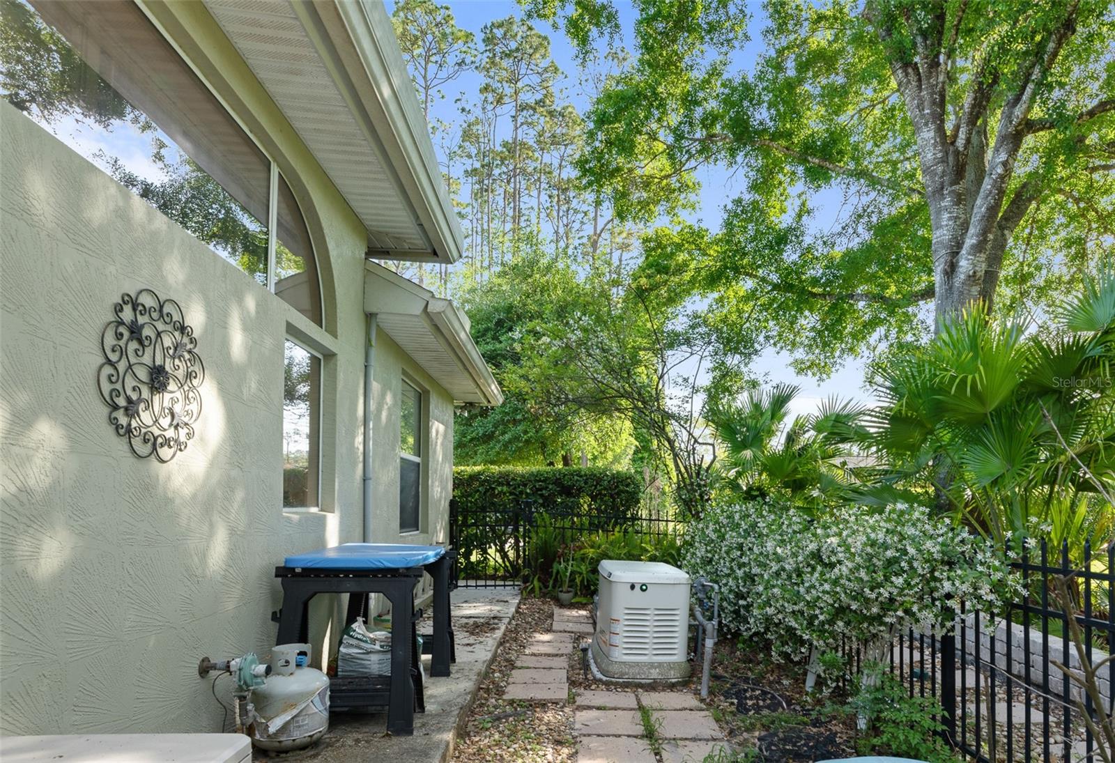 40 EDGEWATER DR, PALM COAST, FL, 32164