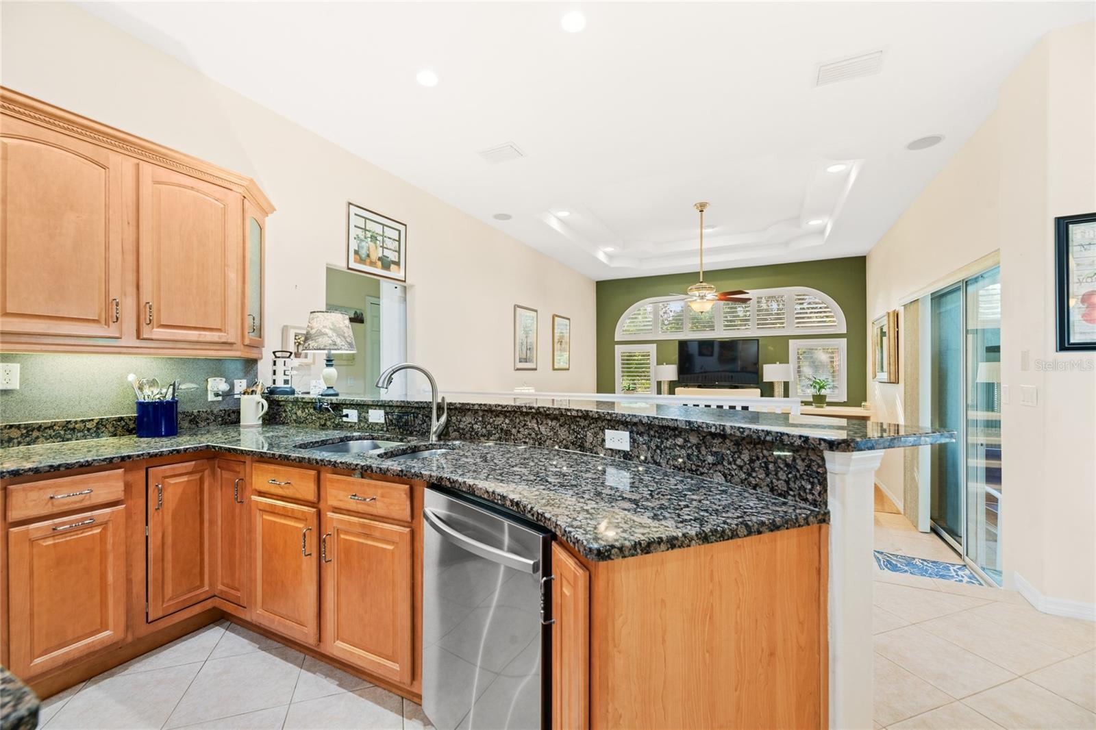 40 EDGEWATER DR, PALM COAST, FL, 32164