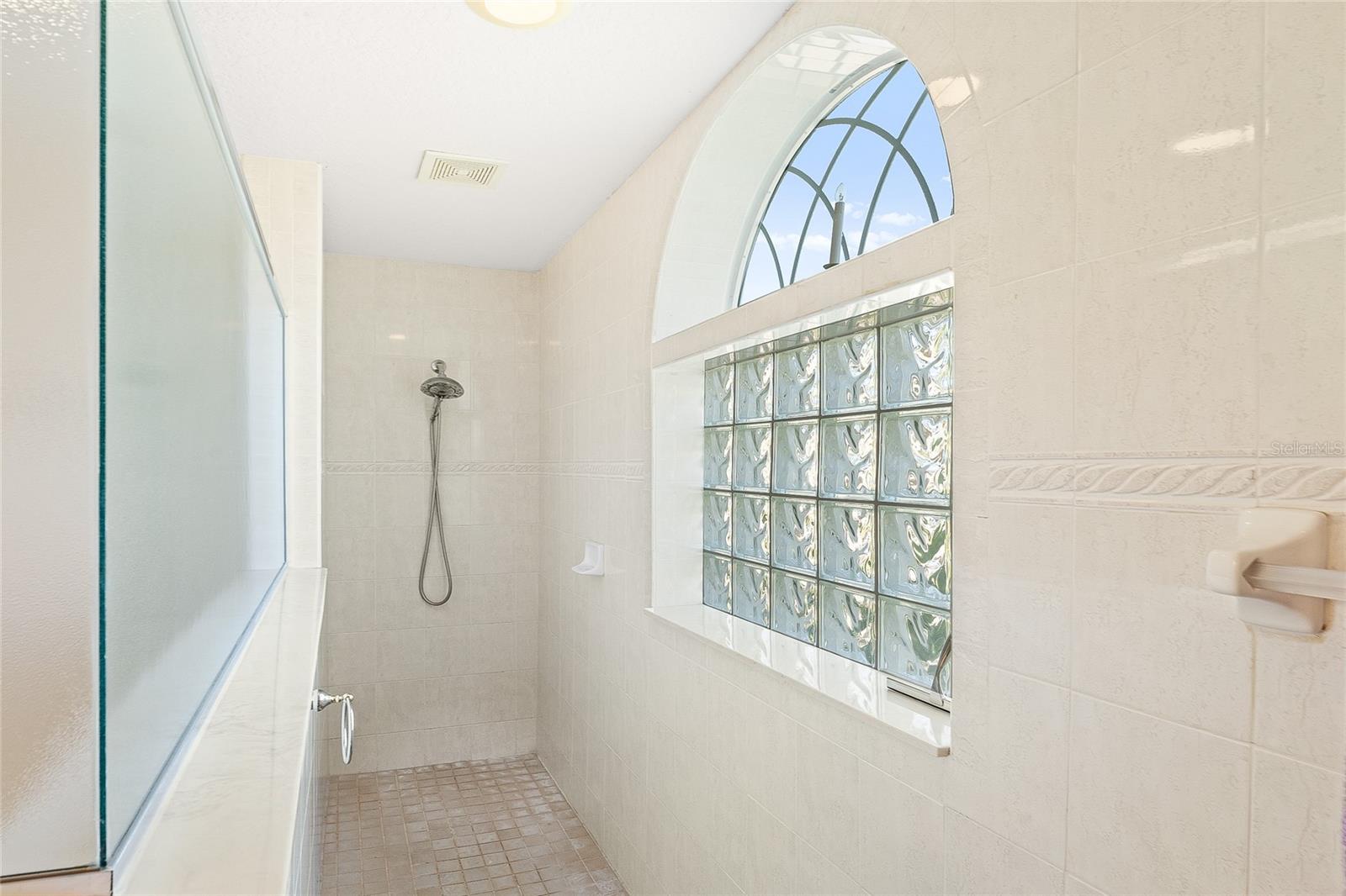 40 EDGEWATER DR, PALM COAST, FL, 32164