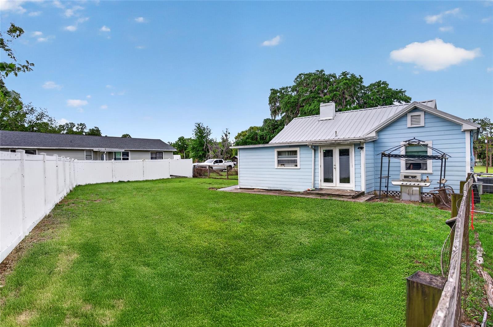 431 EDGEWATER AVE, UMATILLA, FL, 32784