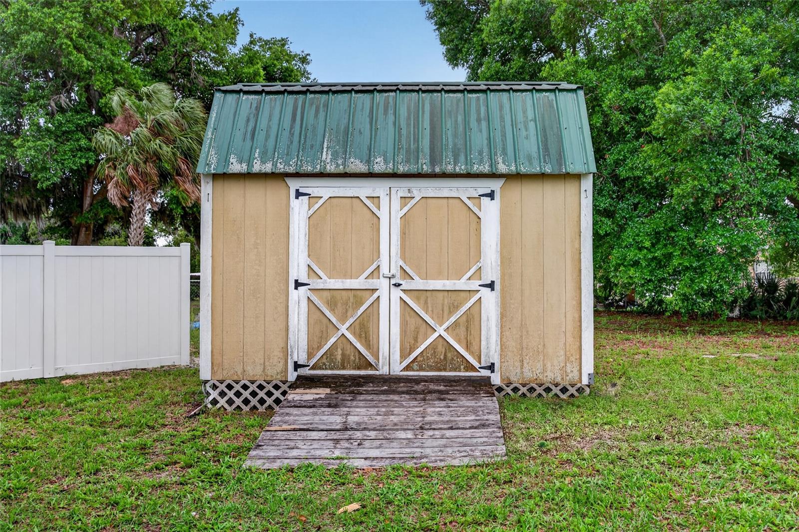 431 EDGEWATER AVE, UMATILLA, FL, 32784