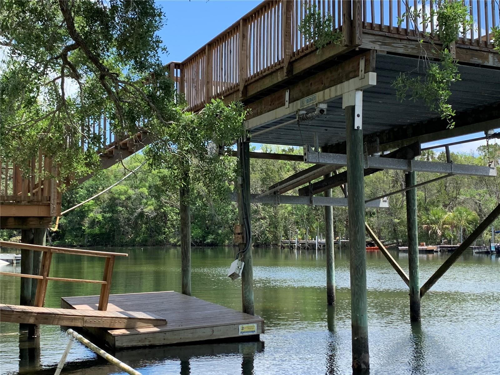 1045 N CRESCENT DR, CRYSTAL RIVER, FL, 34429