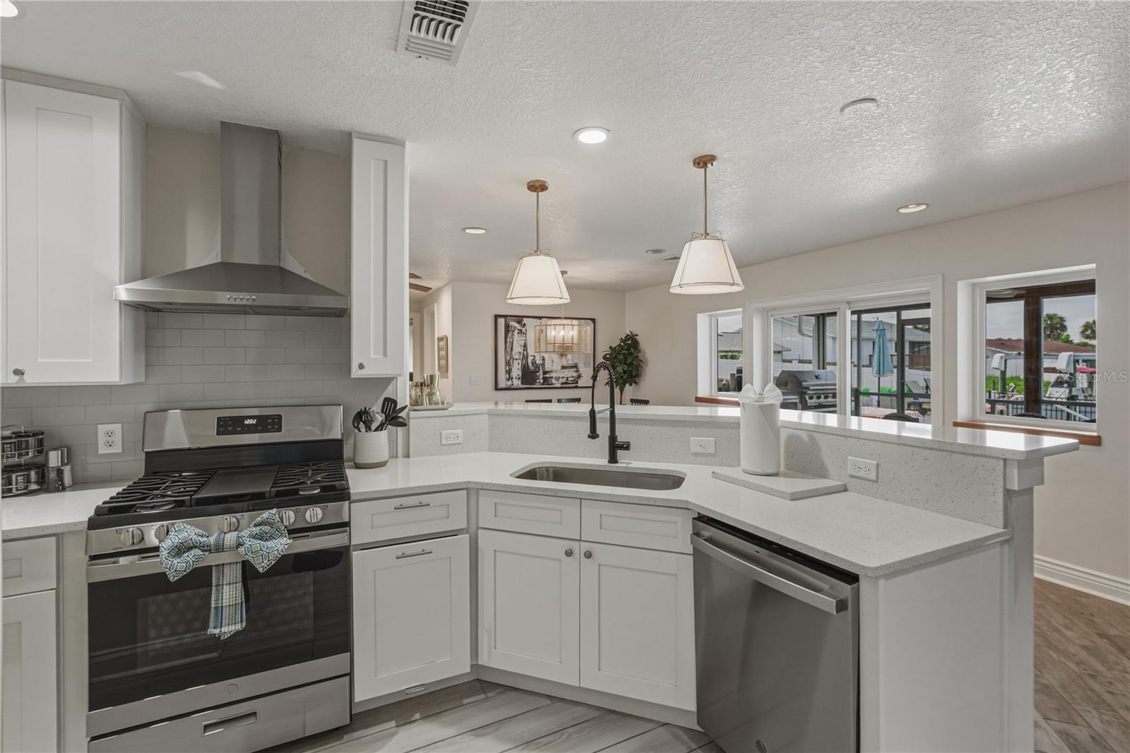 1004 SAGO PALM WAY, APOLLO BEACH, FL, 33572