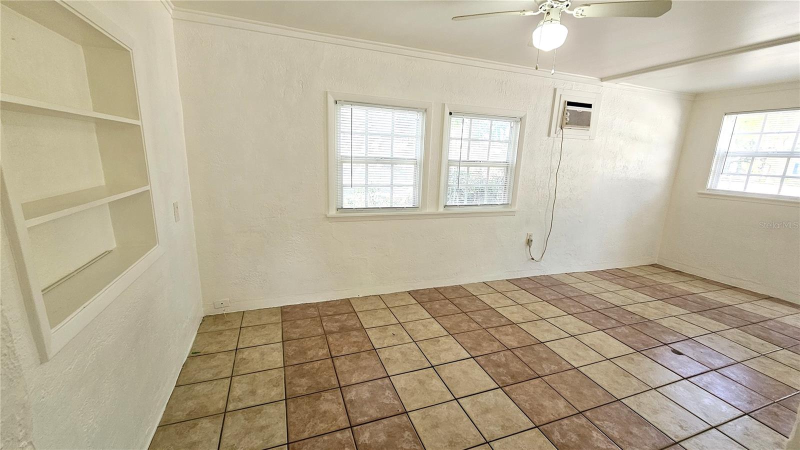 15 N MANGO ST W, ENGLEWOOD, FL, 34223