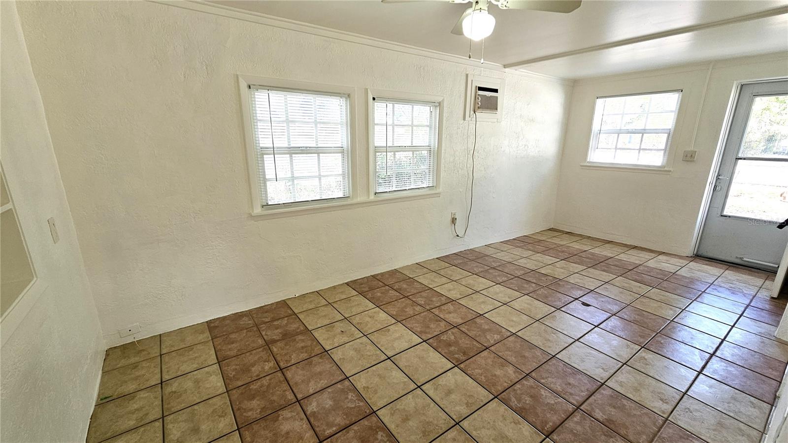 15 N MANGO ST W, ENGLEWOOD, FL, 34223