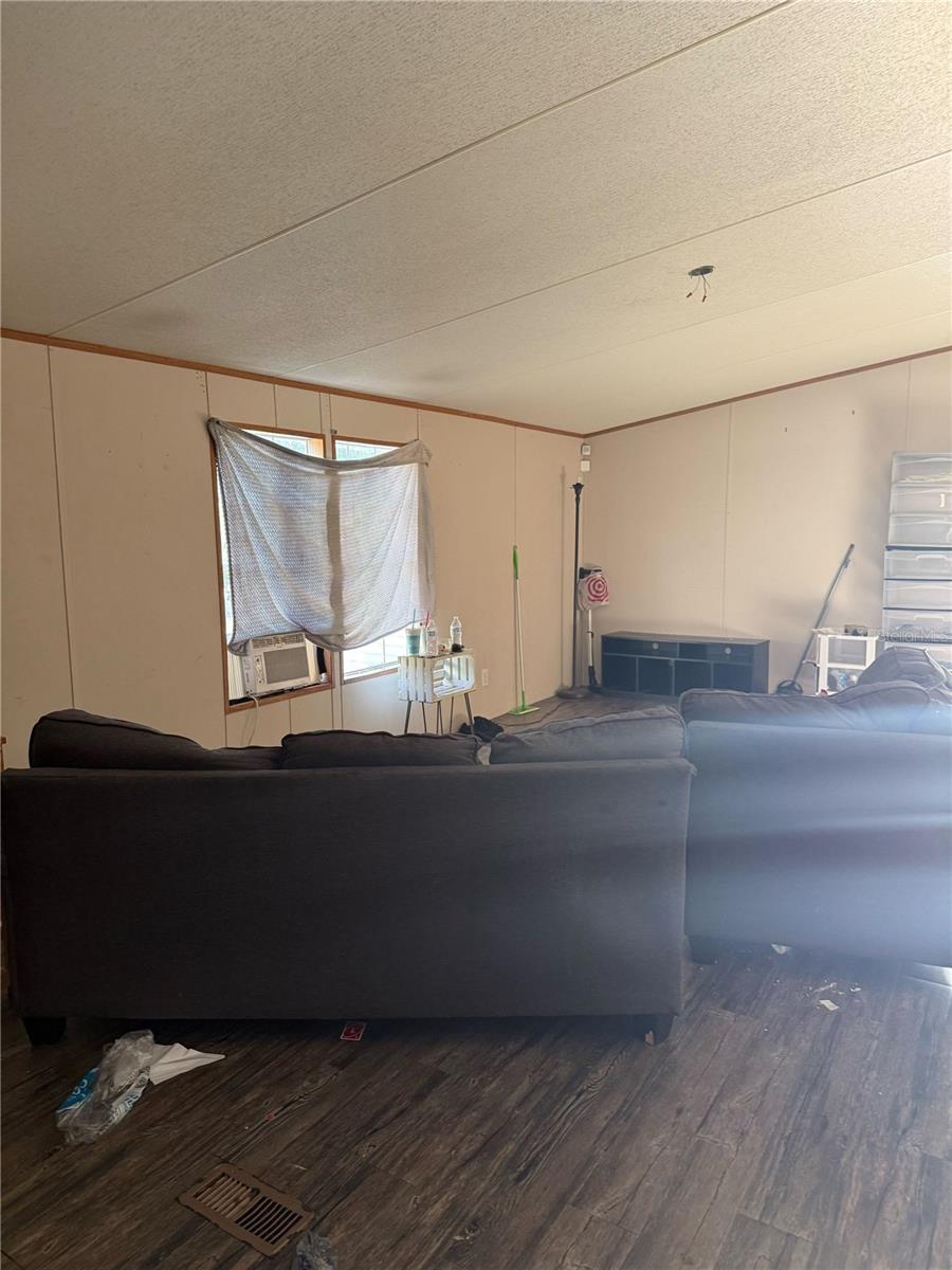8049 BLOUNTSTOWN HWY, TALLAHASSEE, FL, 32310