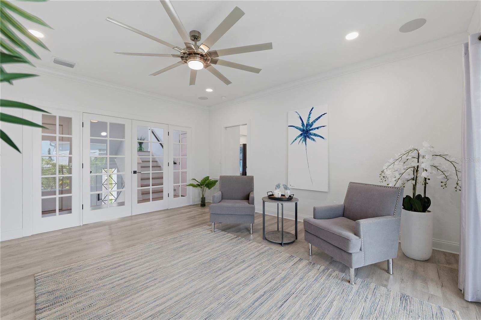 2nd living area or ideal location for an  for an office