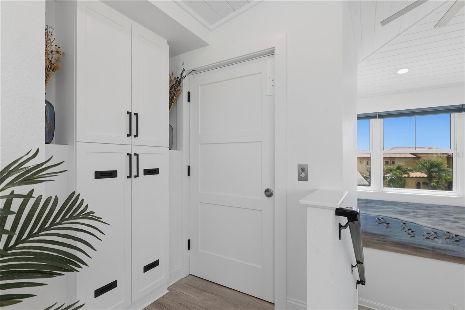 Elevator to all levels