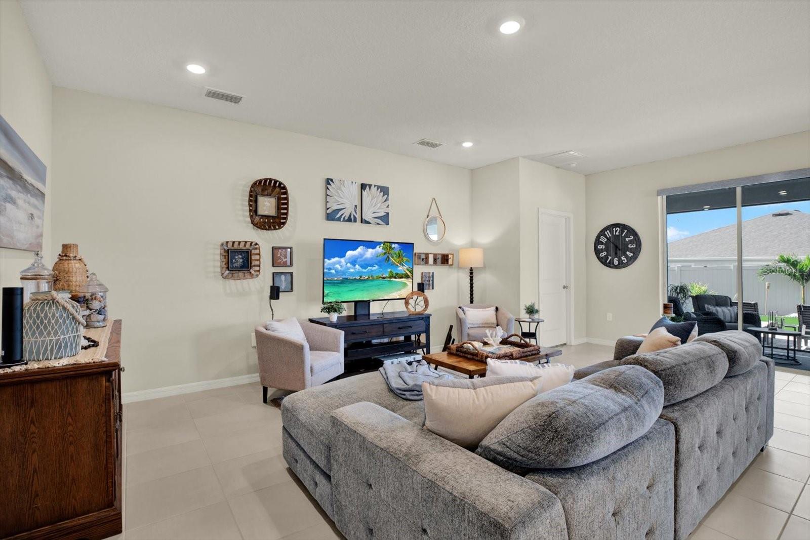 10186 SHORELINE VIEW WAY, WESLEY CHAPEL, FL, 33545