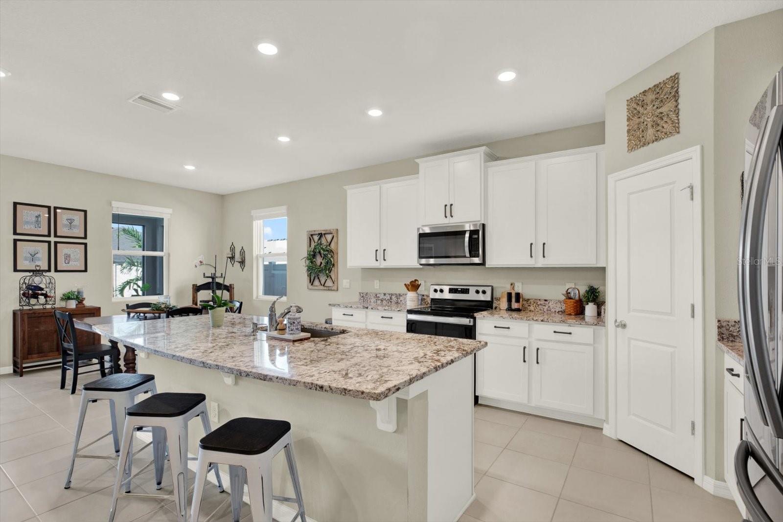 10186 SHORELINE VIEW WAY, WESLEY CHAPEL, FL, 33545