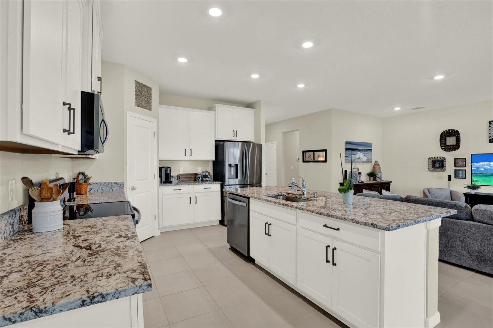 10186 SHORELINE VIEW WAY, WESLEY CHAPEL, FL, 33545