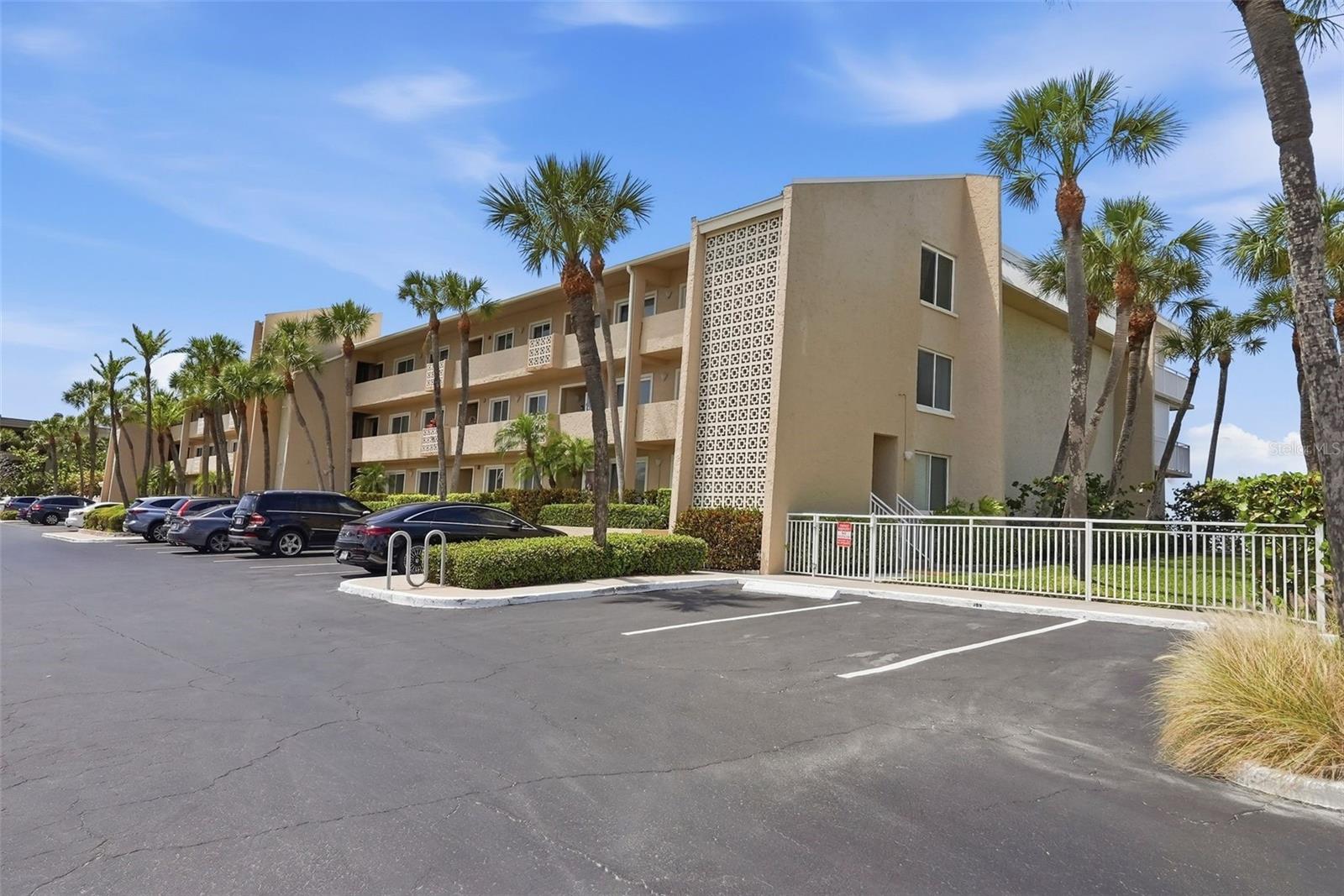 3400 GULF BLVD #104, BELLEAIR BEACH, FL, 33786