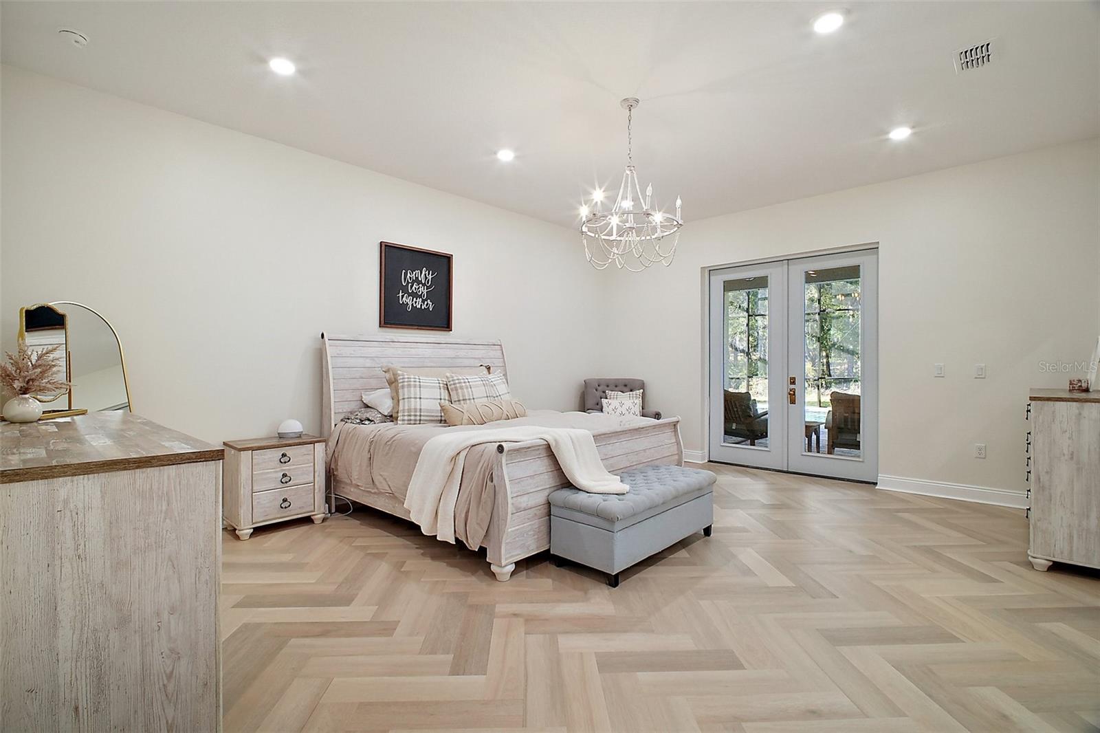 1933 S FARM RD, DELAND, FL, 32720