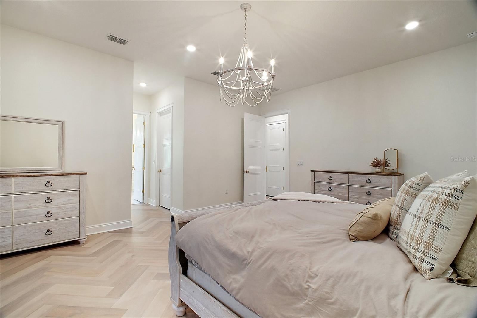 1933 S FARM RD, DELAND, FL, 32720