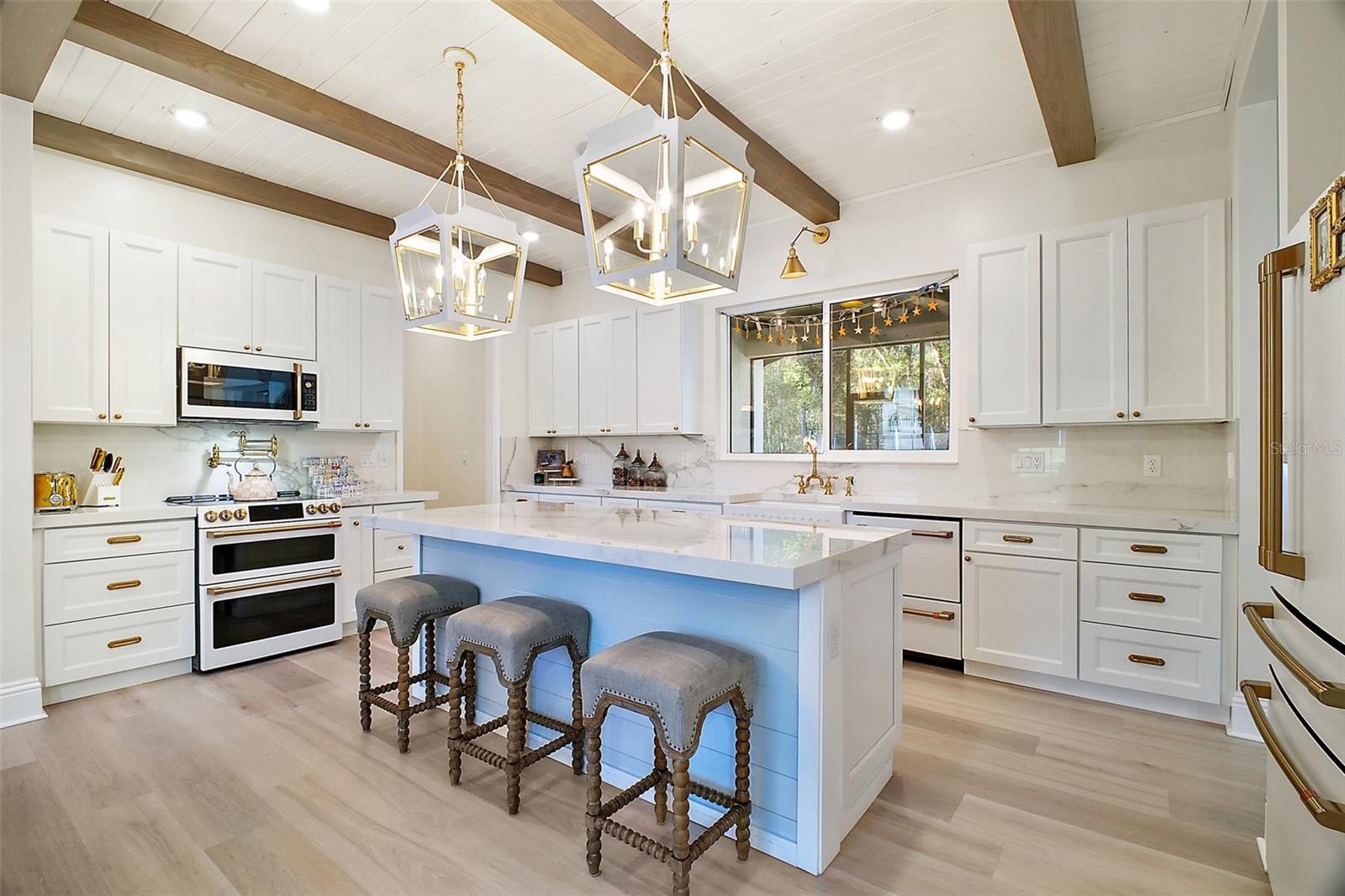 1933 S FARM RD, DELAND, FL, 32720