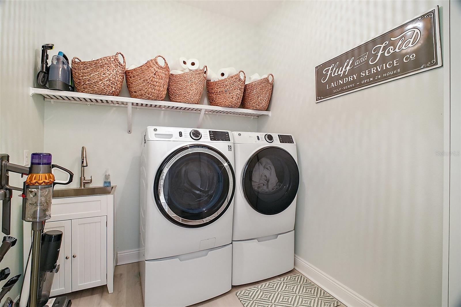 1933 S FARM RD, DELAND, FL, 32720