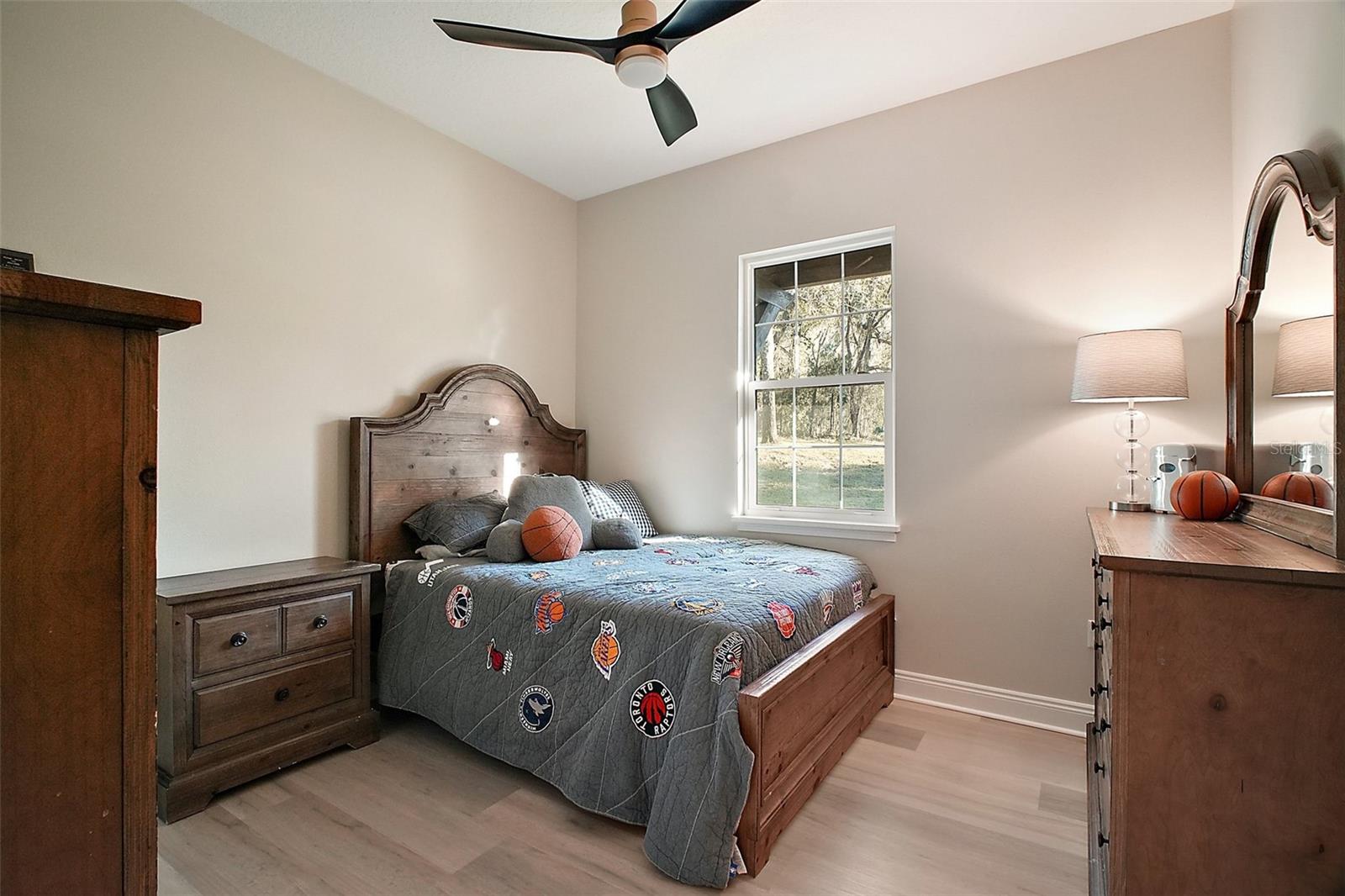 1933 S FARM RD, DELAND, FL, 32720